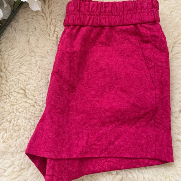 Floral Jacquard pull on short - Picture 3 of 4